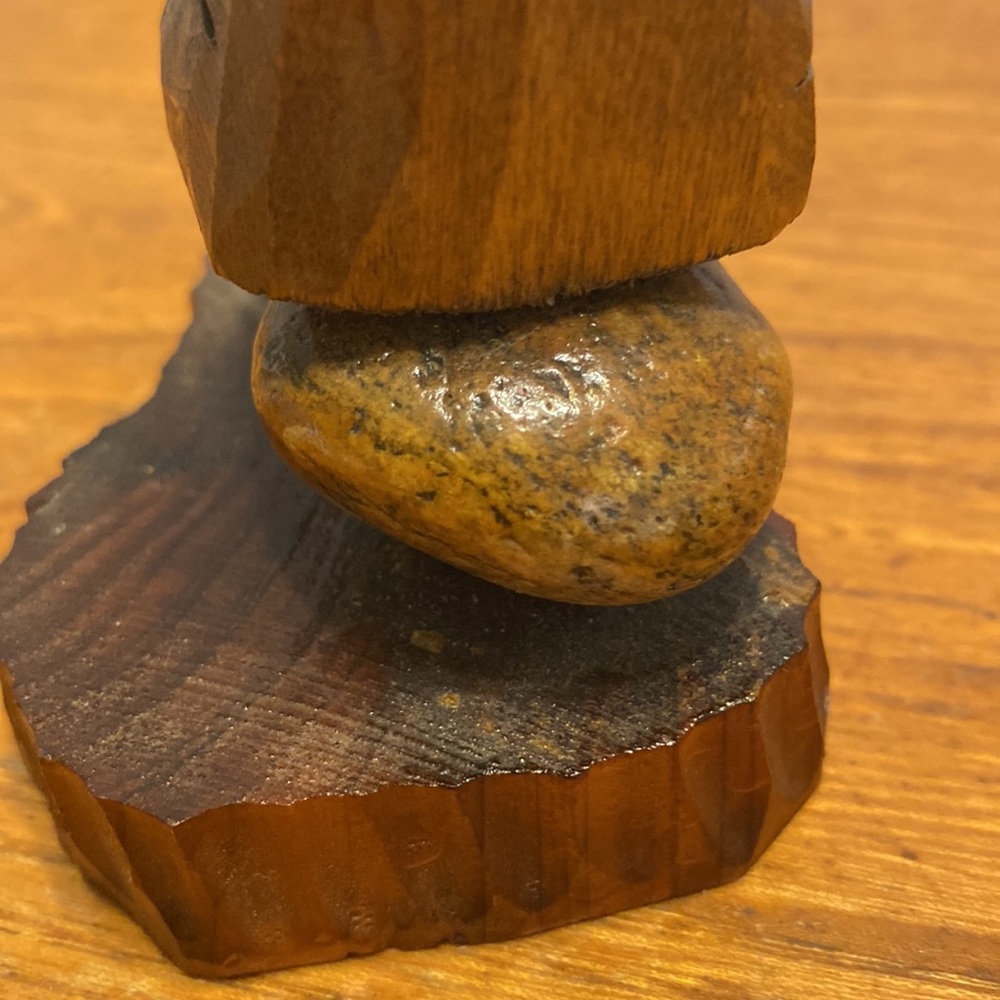 Vintage folk art wooden hand carved man sitting on a rock smoking a pie in suit - Picture 6 of 11